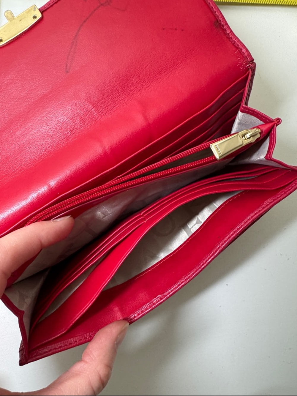 Furla red textured wallet. - Picture 10 of 11